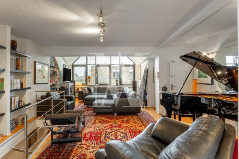 Aachen-Zentrum: 3 Einheiten: Penthousewohnung, Büro und 2 Garagenplätze + Lager