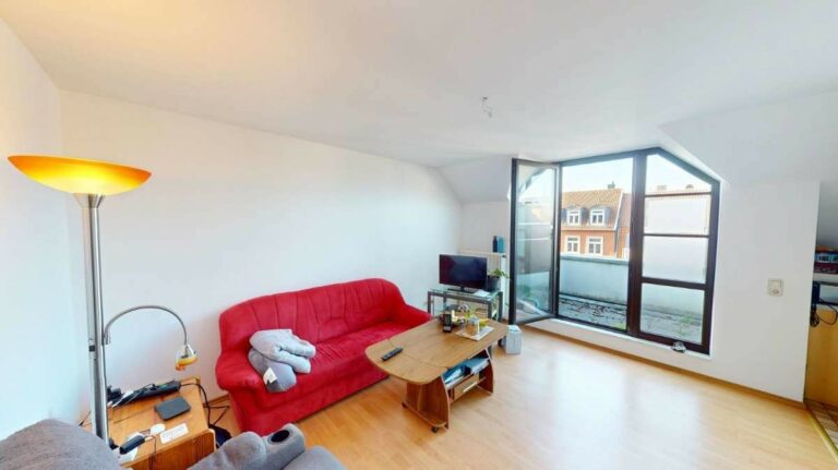 NEUE MIETE: Grundsolide, langfristig vermietete 2-Zi.-Whg. mit Stellplatz, Loggia + Einbauküche