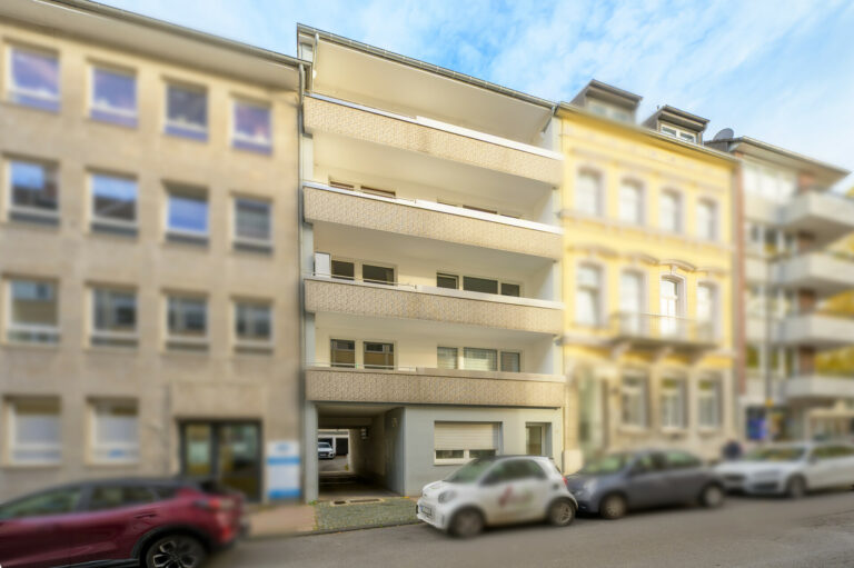 Investieren in Sicherheit: Grundsolides 6-Parteienhaus mit 3 Garagen inmitten des Aachener Zentrums!