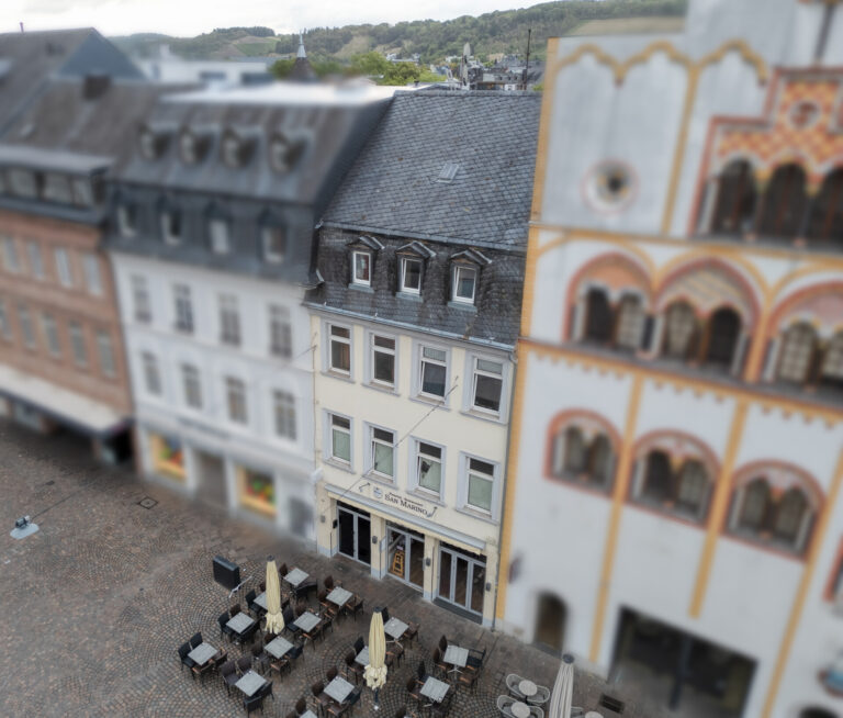 Historisches Geschäftshaus an der Porta Nigra – Baudenkmal – bis 2036 vermietet-sanierungsbedürftig!