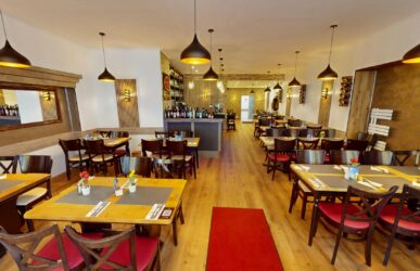 Historisches-Geschaftshaus-an-der-Porta-Nigra-Baudenkmal-bis-Ende-2036-vermietet-ausbaufahig-03292026_171936