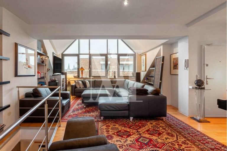 SOMMER-PREIS-BRIESE im Aachener Zentrum: Bezugsfreie Penthouse-Wohnung in TOP-Lage!