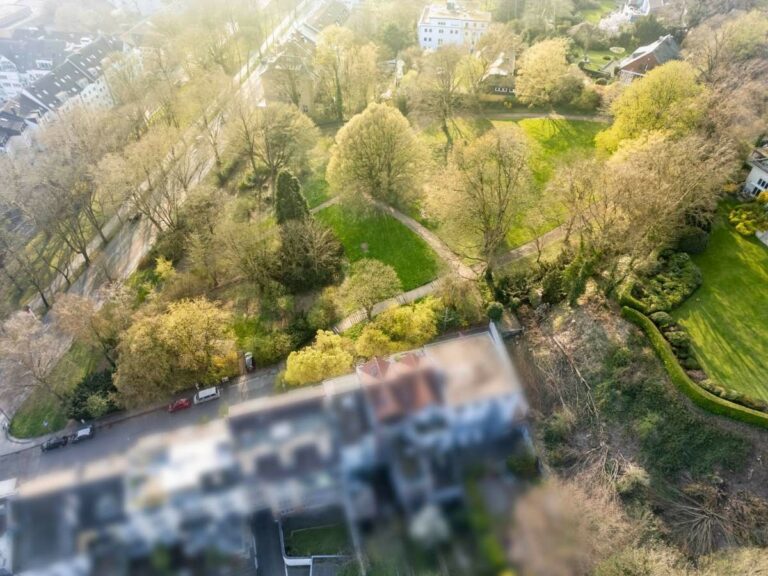 Aachen Lousberg/Salvatorberg: Bezugsfreie 4-Zimmer-Wohnung mit eigenem Garten in TOP-Lage!